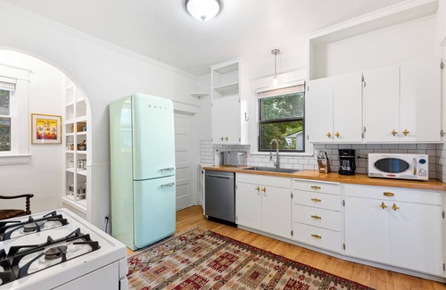 Livingston Casa | Walk to Art, Eats & River