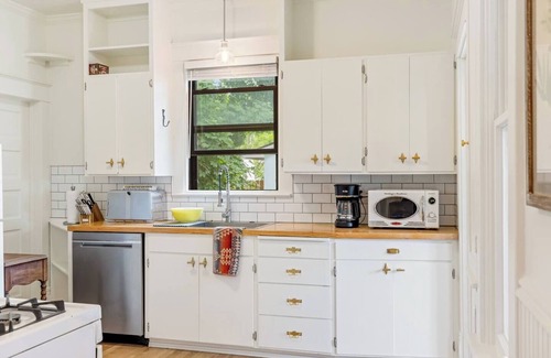 Livingston Casa | Walk to Art, Eats & River
