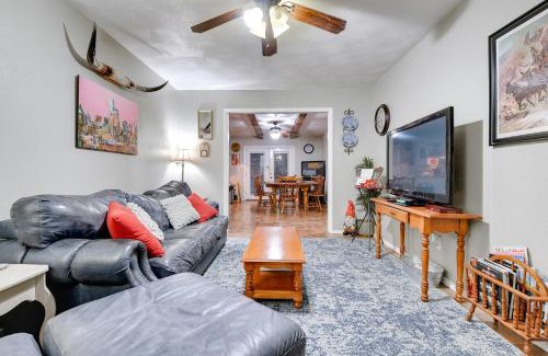 Arlington Casa | Walk to ATandT Stadium Arlington Home with Patio!