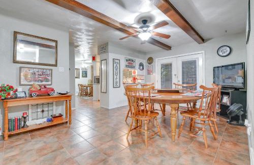 Arlington Casa | Walk to ATandT Stadium Arlington Home with Patio!