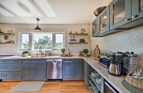 Avon Casa | Walk to Bay & Boat Launch: Beach House in Avon