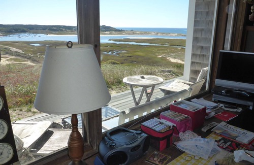 Truro Cabaña | A pie de la Bahía + Hilltop Bahía, Puerto, Marsh Views!