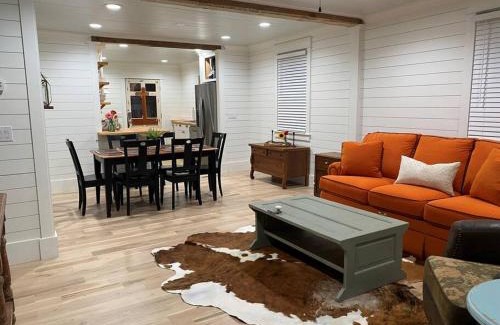 Pigeon Point Casa | Walk to Bay Street and Historic Downtown Beaufort! Close to Parris Island MCRD!