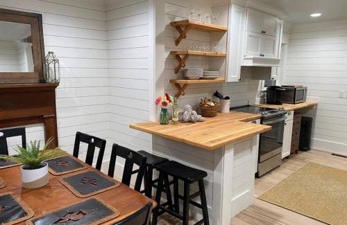 Pigeon Point Casa | Walk to Bay Street and Historic Downtown Beaufort! Close to Parris Island MCRD!