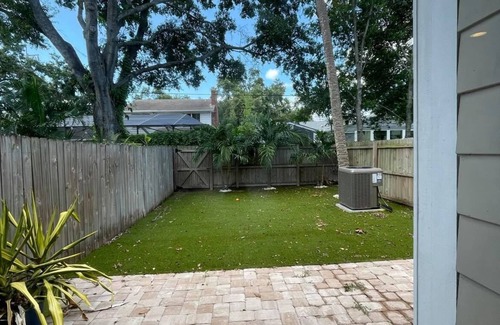Bayshore Beautiful Casa | Walk to Bayshore Boulevard Townhome