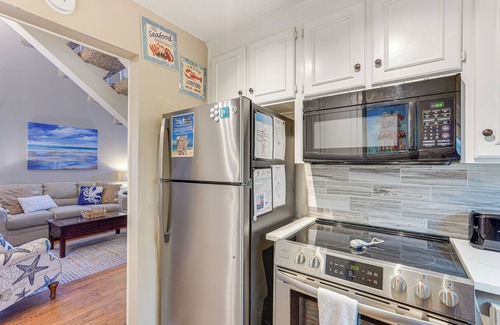 Summer Breeze Condominio | Walk to Beaches: Resort Getaway Near Pier Park!