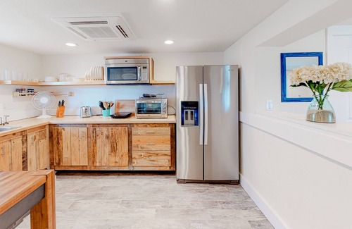 Kitty Hawk Condominio | Walk to Beach 1BR 1st-Floor | Patio | Kitchenette