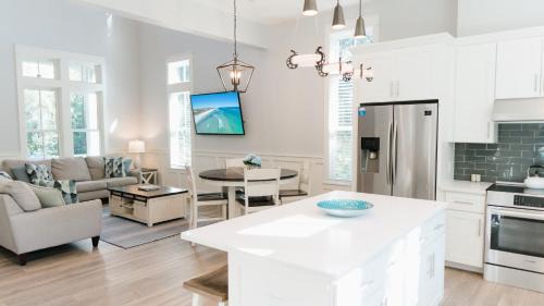Hammocks of Seagrove Casa | Walk to Beach 2 Shared Pools Enclosed Porch Bikes 30A Hideaway by AvantStay