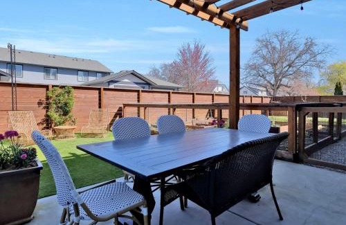 South Central Casa | Walk to Beach and Downtown