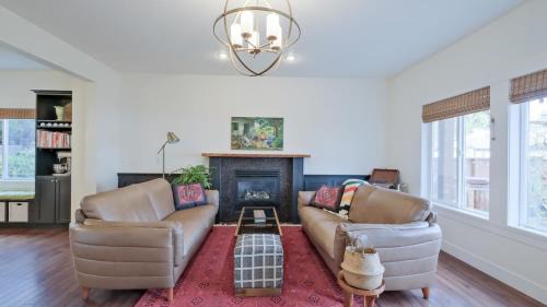 South Central Casa | Walk to Beach and Downtown