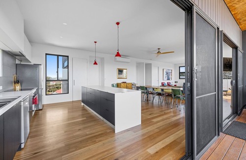 Venus Bay Casa | Walk to beach and shops. Pet friendly. Wifi. Dedicated games room for the kids.