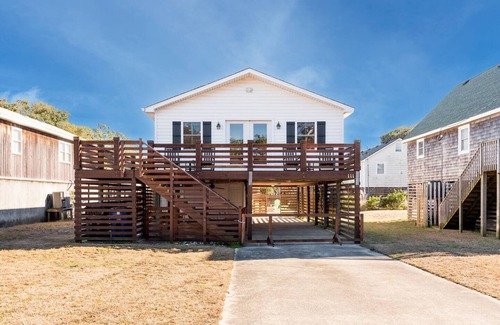 Nags Head Cabaña | Walk to beach - Fire pit - Near dining & shopping