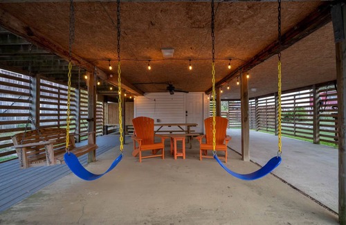 Nags Head Cabaña | Walk to beach - Fire pit - Near dining & shopping