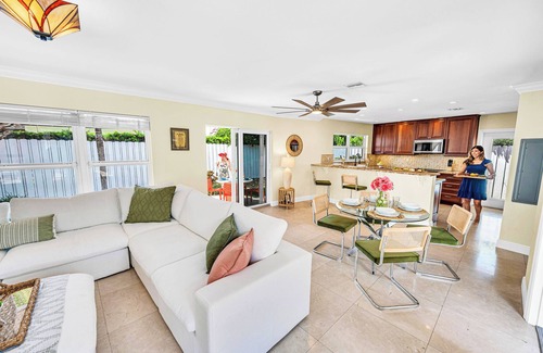 17th Street Causeway Casa | Walk to Beach/Heated Pool/Serenity at its Finest/Orchid Key/Residences