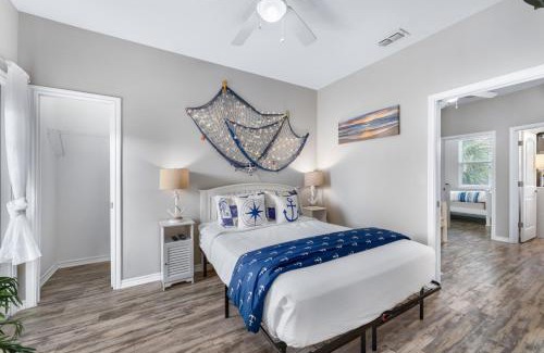 Corpus Christi Casa | Walk to Beach Heated Pool BBQ Area Balcony Island