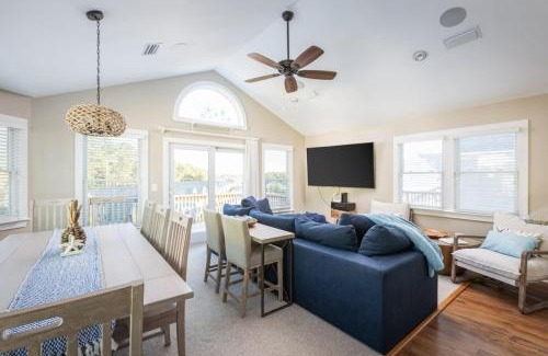Corolla Light Casa | Walk to Beach Hot Tub Resort with Community Pool