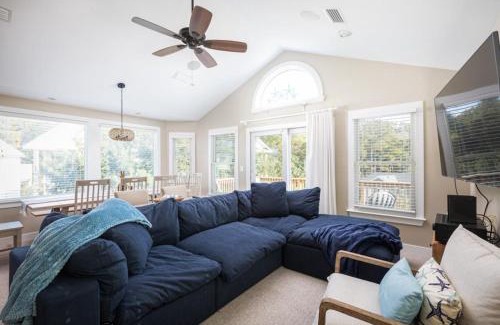 Corolla Light Casa | Walk to Beach Hot Tub Resort with Community Pool