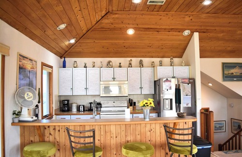 Ocean Sands Casa | Walk to Beach, Jacuzzi, Treetop Deck, Outdoor Bath, Love Pets!
