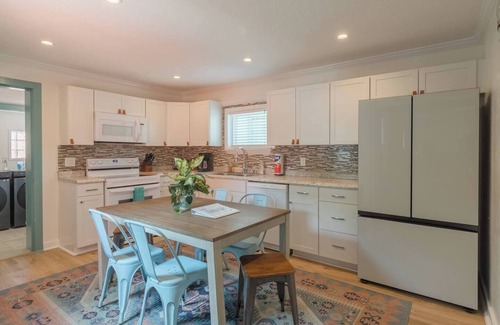 Daytona Beach Casa | Walk to Beach & Ocean Center / Garage / 60' Driveway. PETS OK!