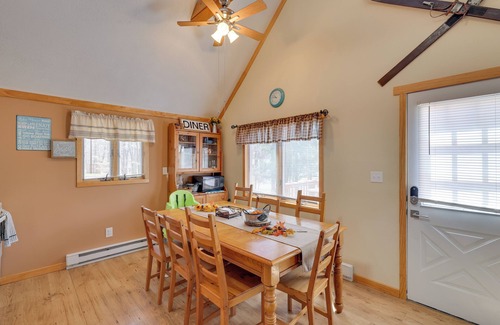 Pocono Lake Cabina | Walk to Beach: Pocono Lake Cabin w/ Pool Access!