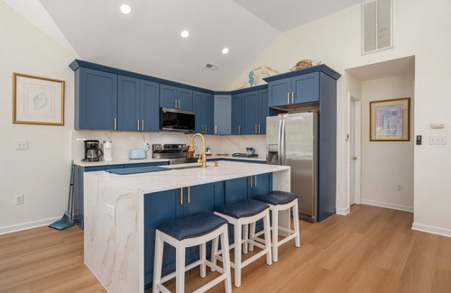 Tuckahoe Casa | Walk to Beach, Pool, Hot Tub, Dogs OK, Volleyball