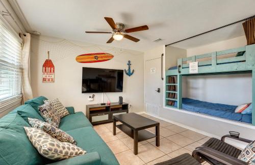 Panama City Beach Apartamento | Walk to Beach Resort Condo with Perks in PCB