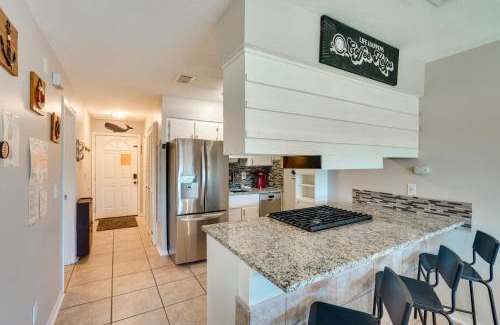 Panama City Beach Apartamento | Walk to Beach Resort Condo with Perks in PCB