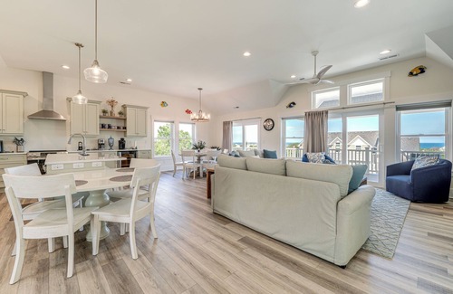 Southern Shores Casa | Walk to Beach: Southern Shores Retreat w/ Hot Tub