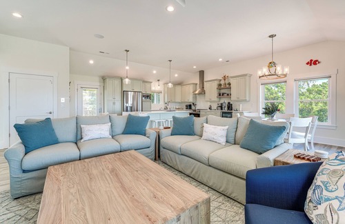 Southern Shores Casa | Walk to Beach: Southern Shores Retreat w/ Hot Tub