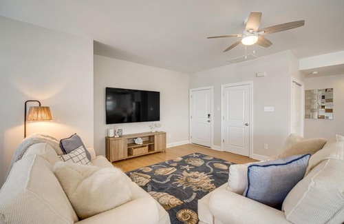 North Wildwood Apartamento | Walk to Beach Spacious Condo in North Wildwood!