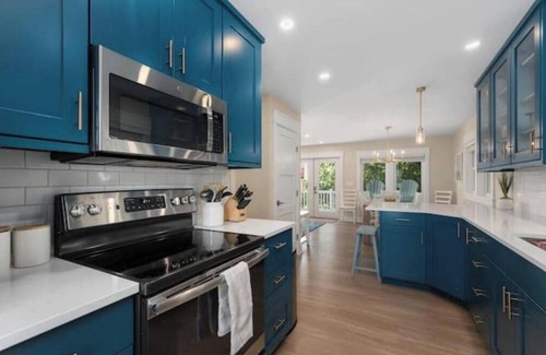 Kill Devil Hills Casa | Walk to beach, hot tub, dog friendly, fenced yard, ev charger