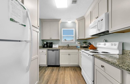 Kiska Beach Casa | 🌊Walk to Beach-Dog Friendly-Great Location-Sand Dollar🌊