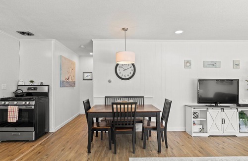 Hyannis Apartamento | ¡NUEVO LISTADO! Captain Gosnold Village - Casa de campo de 2 dormitorios (Unidad 8AB) - A pie de la playa y la calle principal