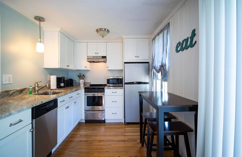 Hyannis Apartamento | ¡NUEVO LISTADO! Captain Gosnold Village - Casa de campo de lujo de 1 dormitorio (5B) - A pie de la playa y de la calle principal
