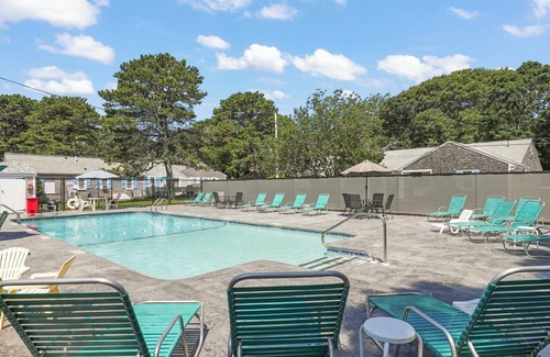 Hyannis Apartamento | Walk To Beaches, Main Street, and Harbor. 1BR Cottage. Quiet Area. Captain Gosnold Village 16B