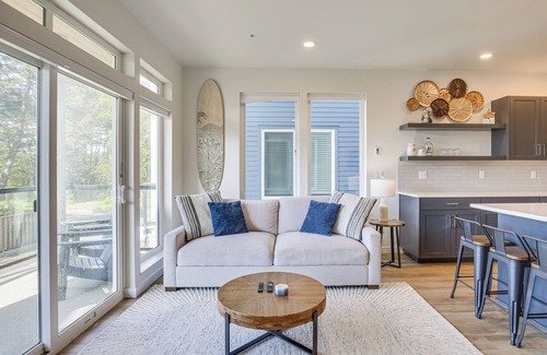 Lincoln City Casa | Walk to Beaches: 'Siletz Bay Bliss' Townhome