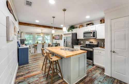 Long Mott Casa | Walk to Boat Ramp Newly Remodeled Seadrift Home!