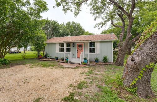 Long Mott Casa | Walk to Boat Ramp Newly Remodeled Seadrift Home!