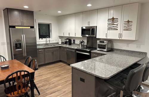 North Downtown Apartamento | Walk to breweries, live music, restaurants, parking, fenced yard.