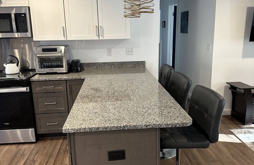 North Downtown Apartamento | Walk to breweries, live music, restaurants, parking, fenced yard.