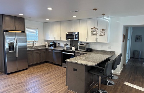 North Downtown Apartamento | Walk to breweries, live music, restaurants, parking, fenced yard.