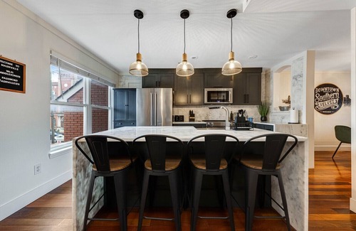 Academy Square Casa | Walk to Broadway - Heart of downtown