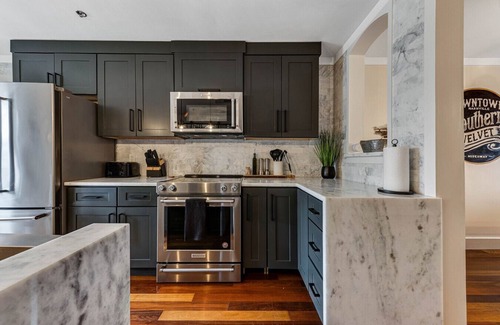 Academy Square Casa | Walk to Broadway - Heart of downtown
