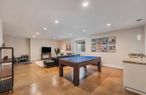 West Colfax Casa | Walk To Broncos Stadium Hot Tub & Rooftop