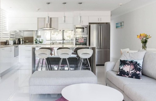 Burleigh Heads Apartamento | La mejor ubicación en GC, justo enfrente del Burleigh Pavilion, Rick Shores y más