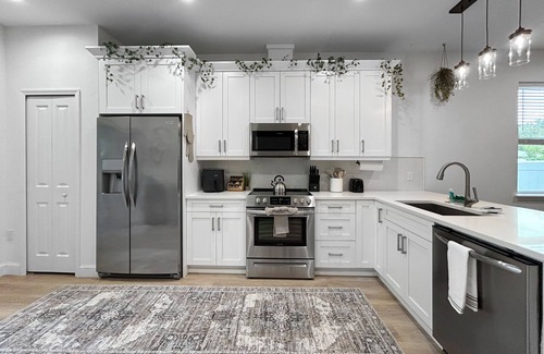 Temple Crest Casa | Camina a Busch, Juegos, Sábanas Suaves y Gran Patio