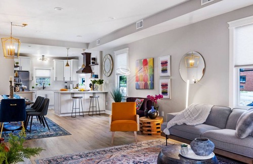 Wilkinsburg Apartamento | Gather Outside * Bring Your Bike * Sleeps 11
