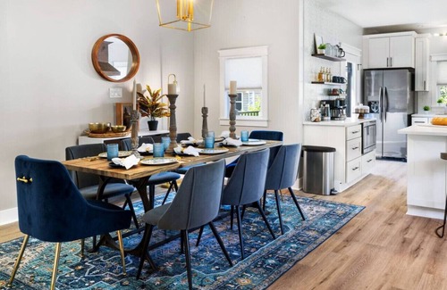 Wilkinsburg Apartamento | Gather Outside * Bring Your Bike * Sleeps 11