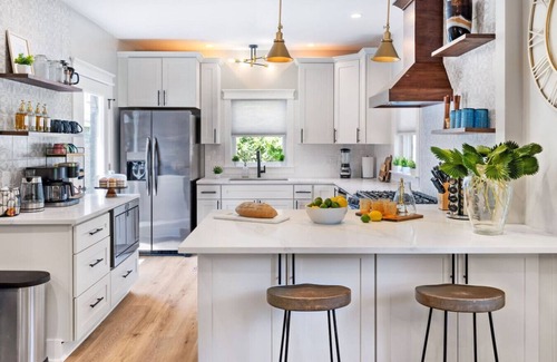 Wilkinsburg Apartamento | Gather Outside * Bring Your Bike * Sleeps 11