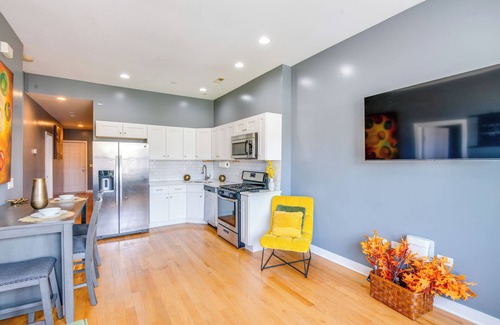 Grand Boulevard Casa | Walk to Chicago's Shops & Eats: Bronzeville Duplex